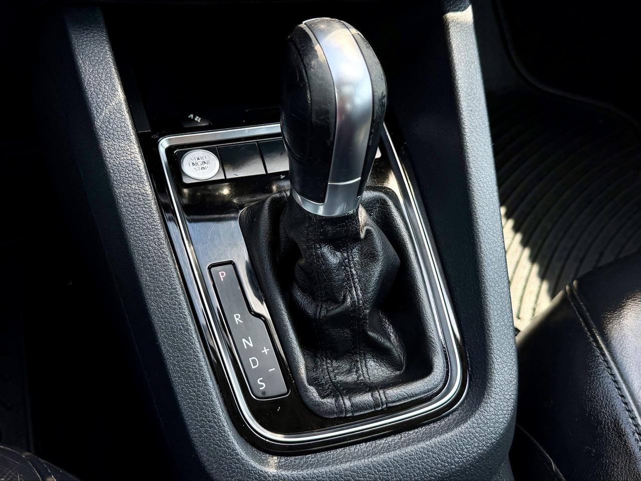 2016 Volkswagen Jetta FINANCING AVAILABLE Photo12