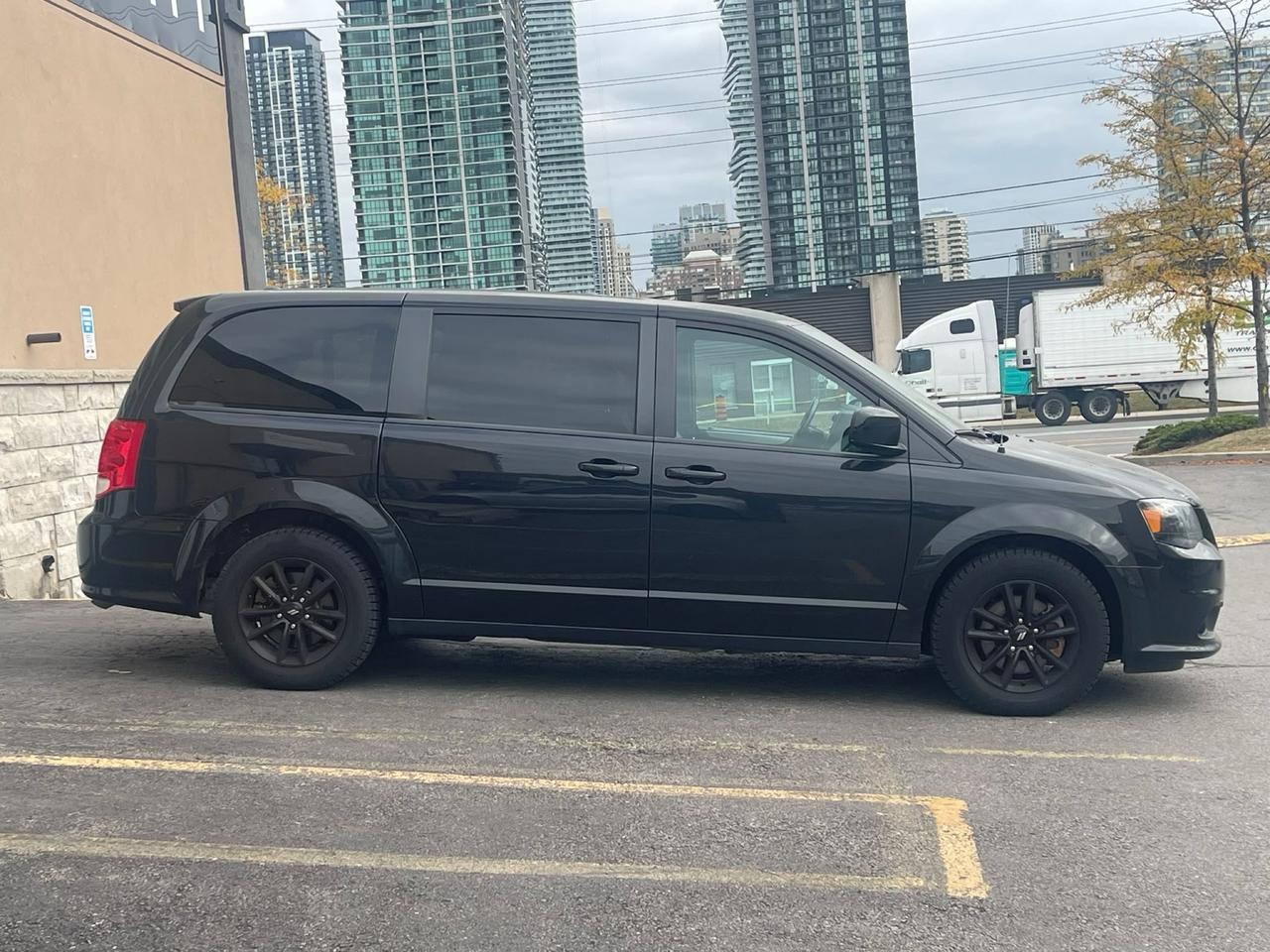 2020 Dodge Grand Caravan GT| CLEAN CARFAX| NO CLAIMS| Photo2