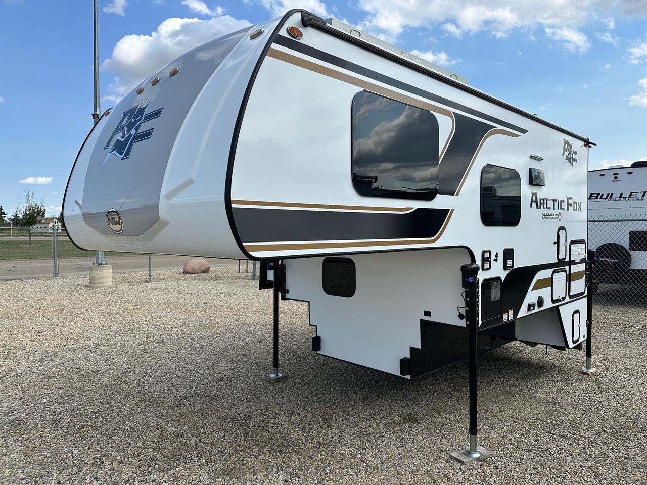 2027 ARCTIC FOX 811 