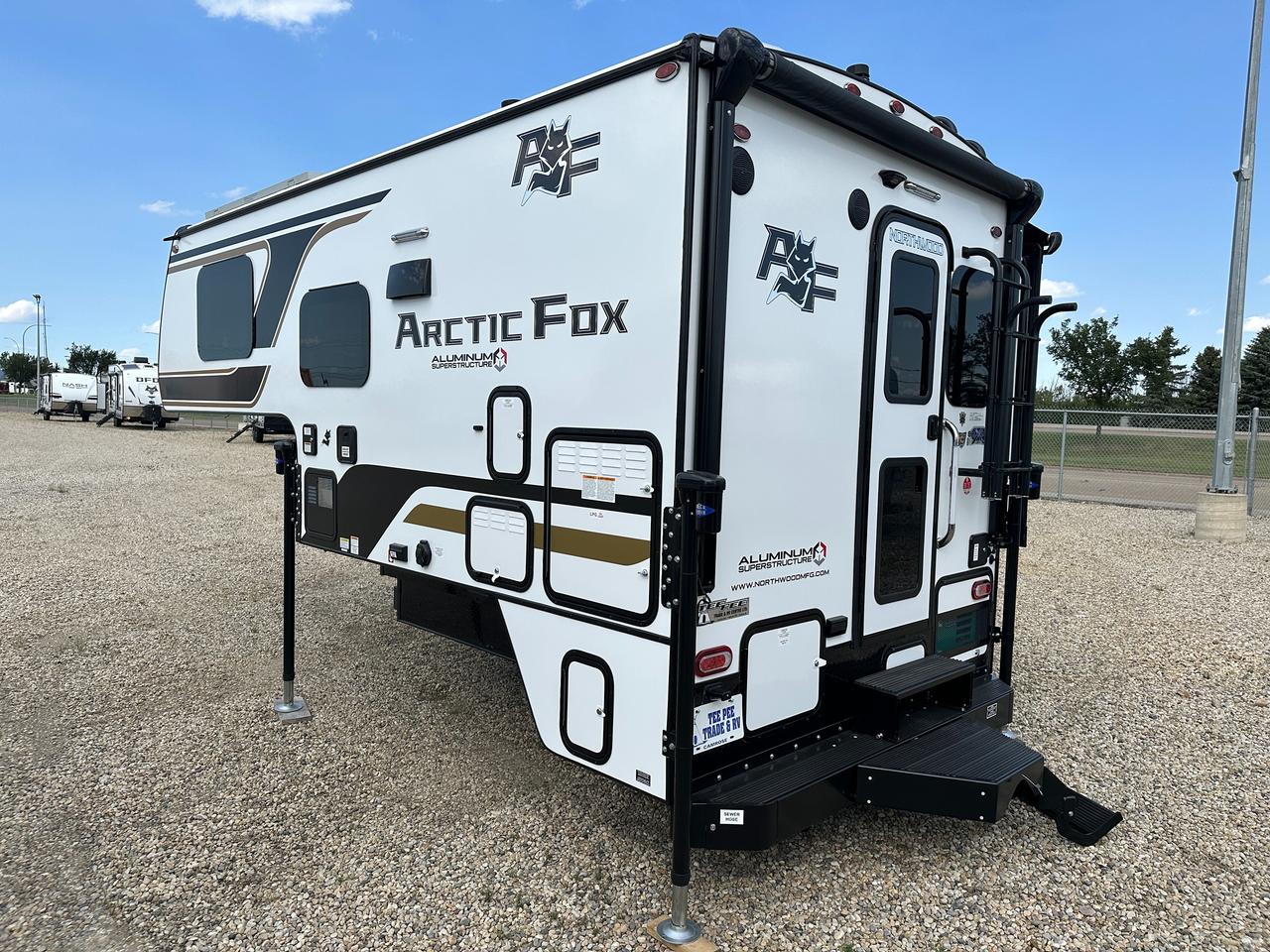 2027 ARCTIC FOX 811 
