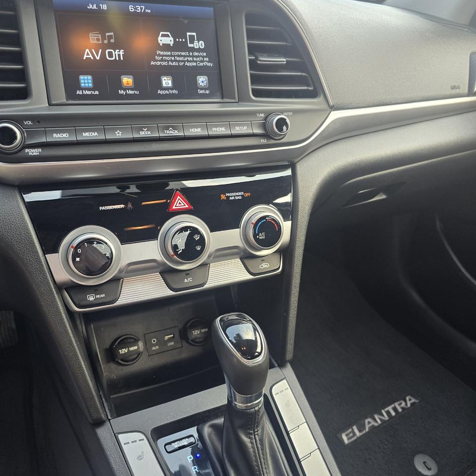 2019 Hyundai Elantra Preferred Photo