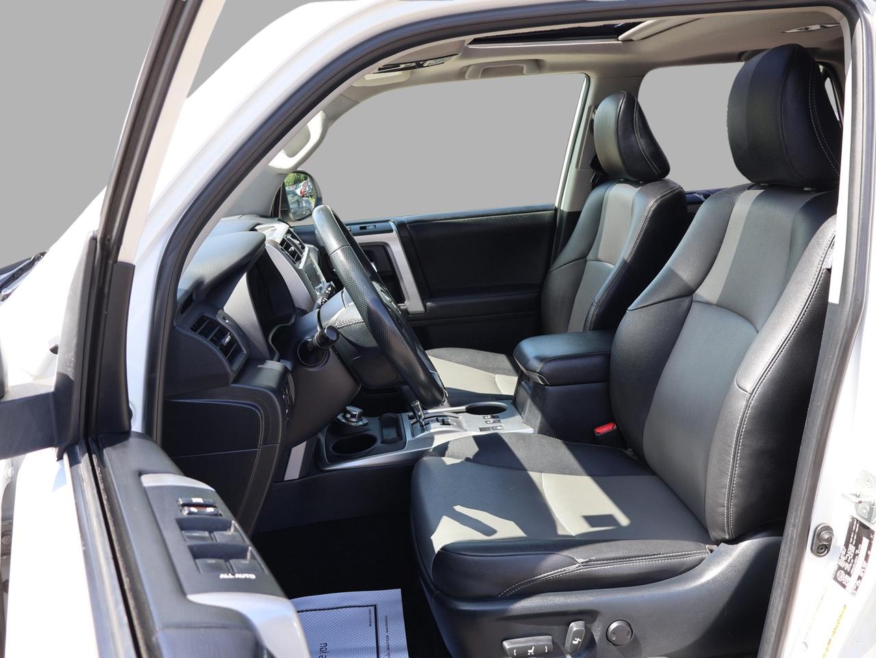 2020 Toyota 4Runner SR5 4WD CERTIFIED *TOYOTA MAINTAIN*7SEATS* CAMERA BLUETOOTH LEATHER HEATED SEATS SUNROOF CRUISE ALLOYS Photo