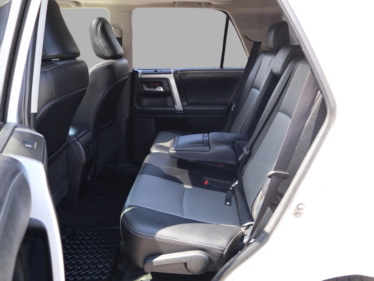 2020 Toyota 4Runner SR5 4WD CERTIFIED *TOYOTA MAINTAIN*7SEATS* CAMERA BLUETOOTH LEATHER HEATED SEATS SUNROOF CRUISE ALLOYS Photo