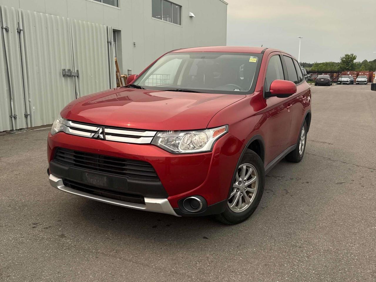 2015 Mitsubishi Outlander ES Photo0