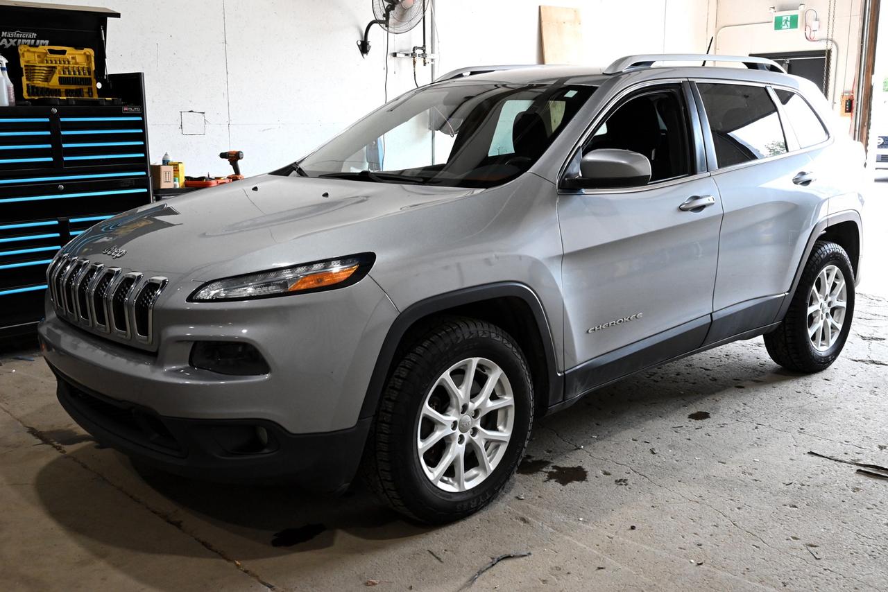 Used 2015 Jeep Cherokee Latitude 4WD | LOW KM | ACCIDENT FREE | LOCAL VEHICLE for sale in Saskatoon, SK