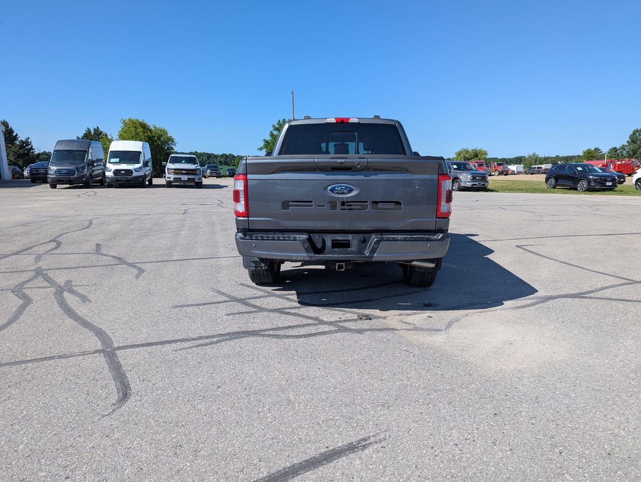 2022 Ford F-150 Lariat 4WD SuperCrew 5.5' Box Photo4