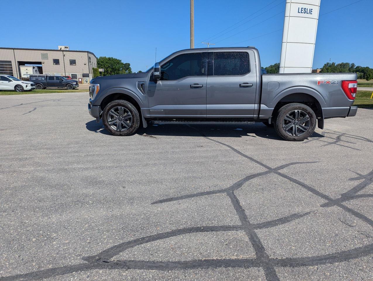 2022 Ford F-150 Lariat 4WD SuperCrew 5.5' Box Photo2