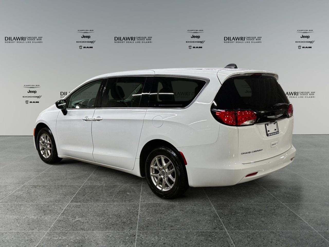 2024 Dodge Grand Caravan SXT Photo