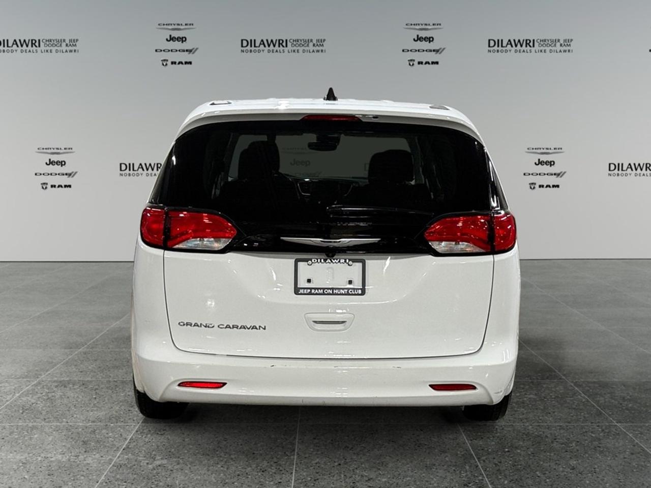 2024 Dodge Grand Caravan SXT Photo3