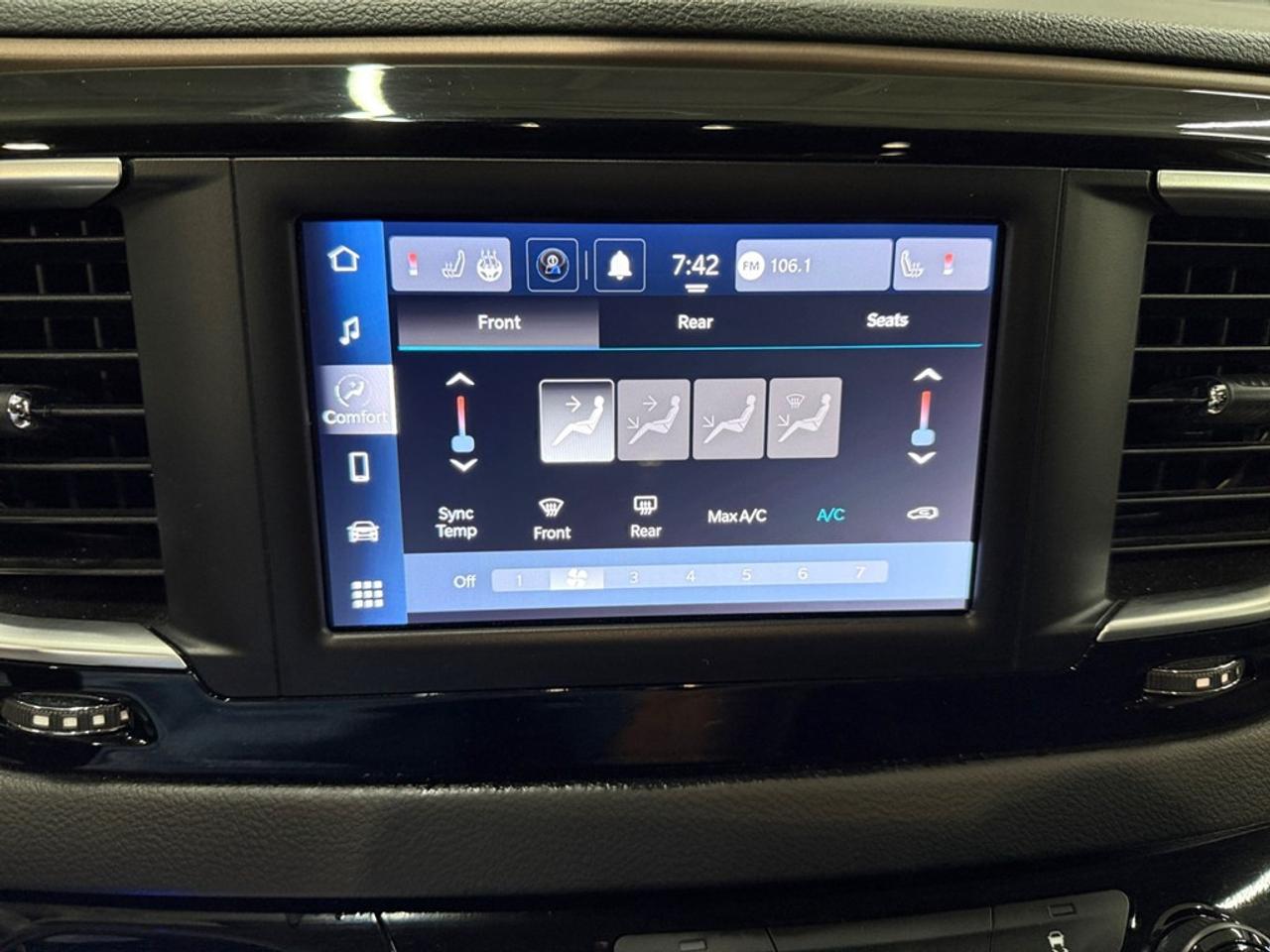 2024 Dodge Grand Caravan SXT Photo