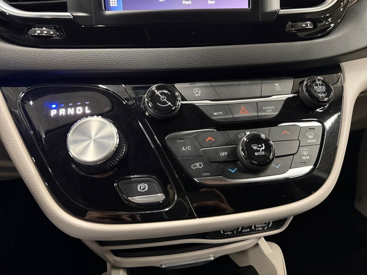 2024 Dodge Grand Caravan SXT Photo