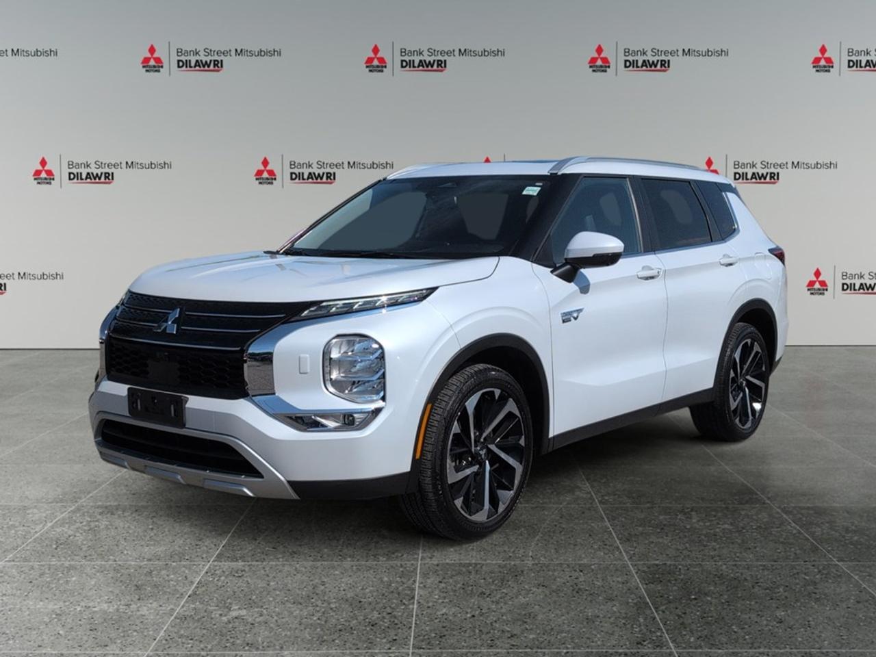 Used 2024 Mitsubishi Outlander Plug-In Hybrid LE S-AWC for sale in Gloucester, ON