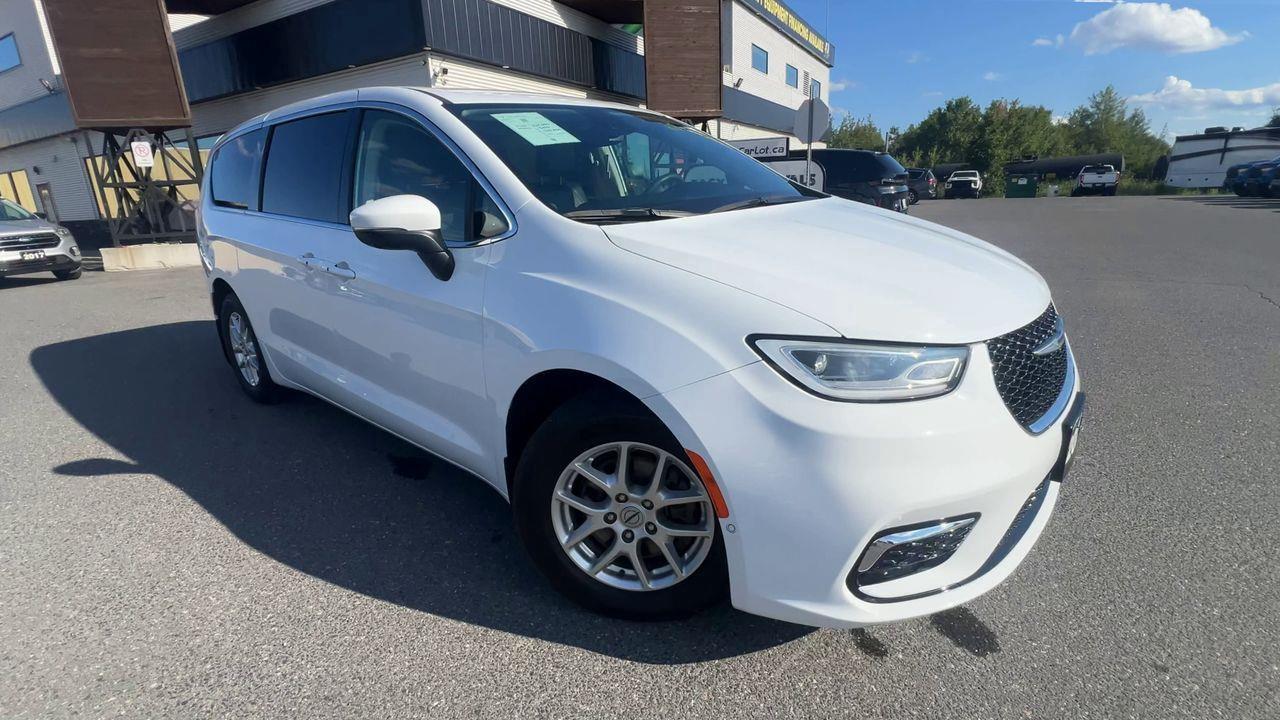 2023 Chrysler Pacifica Touring-L 7 PASSENGER, HEATED LEATHER SEATS, SLIDING DOORS, POWER LIFTGATE, REMOTE START!! Photo5