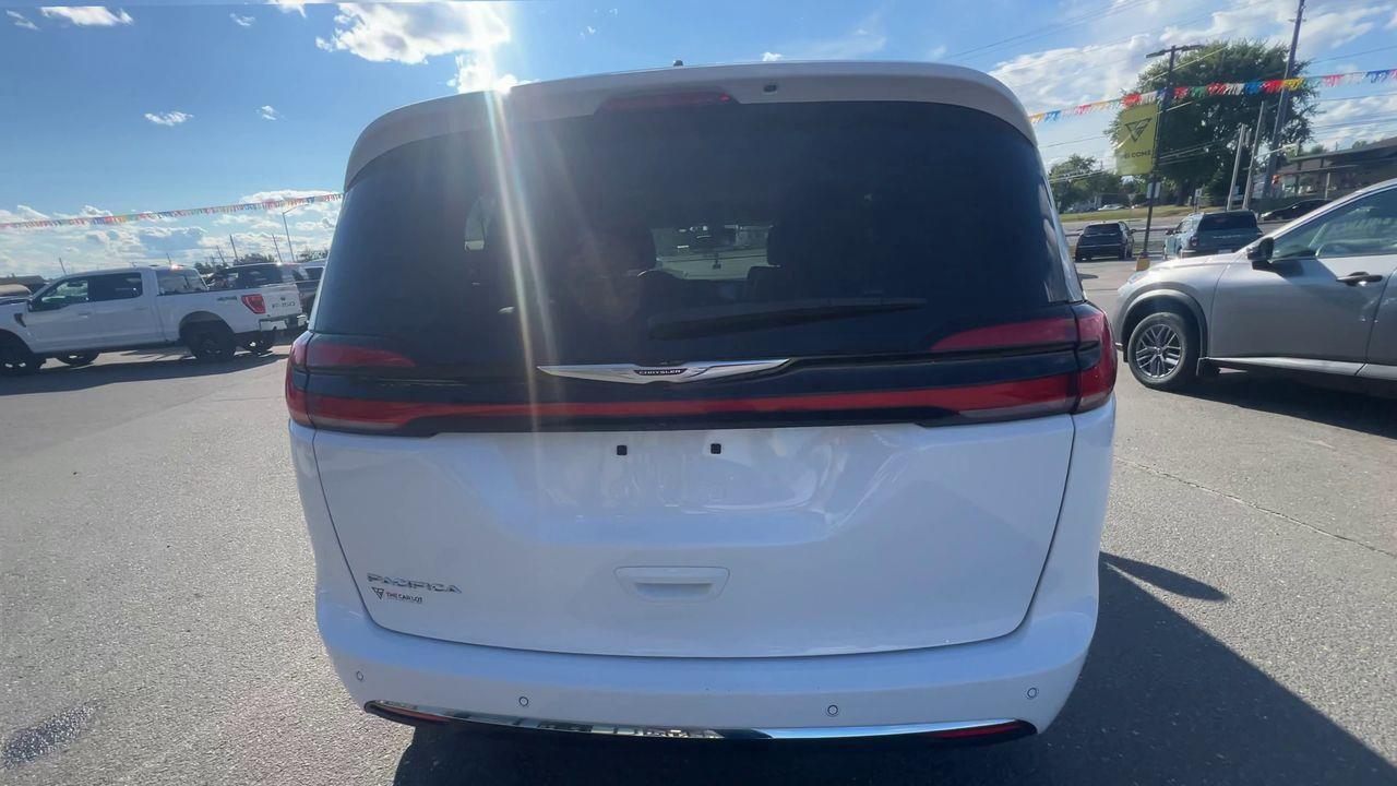 2023 Chrysler Pacifica Touring-L 7 PASSENGER, HEATED LEATHER SEATS, SLIDING DOORS, POWER LIFTGATE, REMOTE START!! Photo