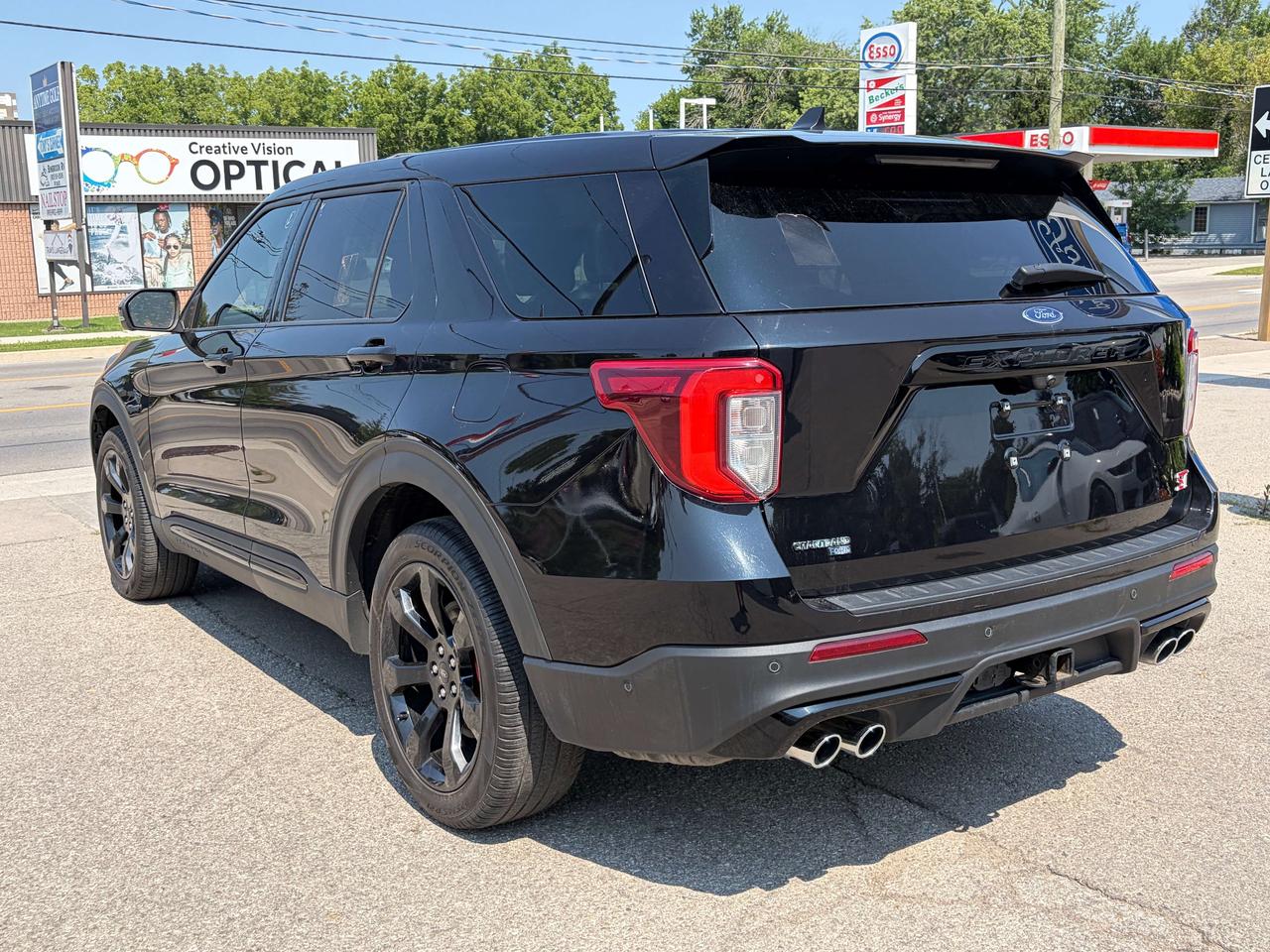 2022 Ford Explorer ST 4WD Photo2