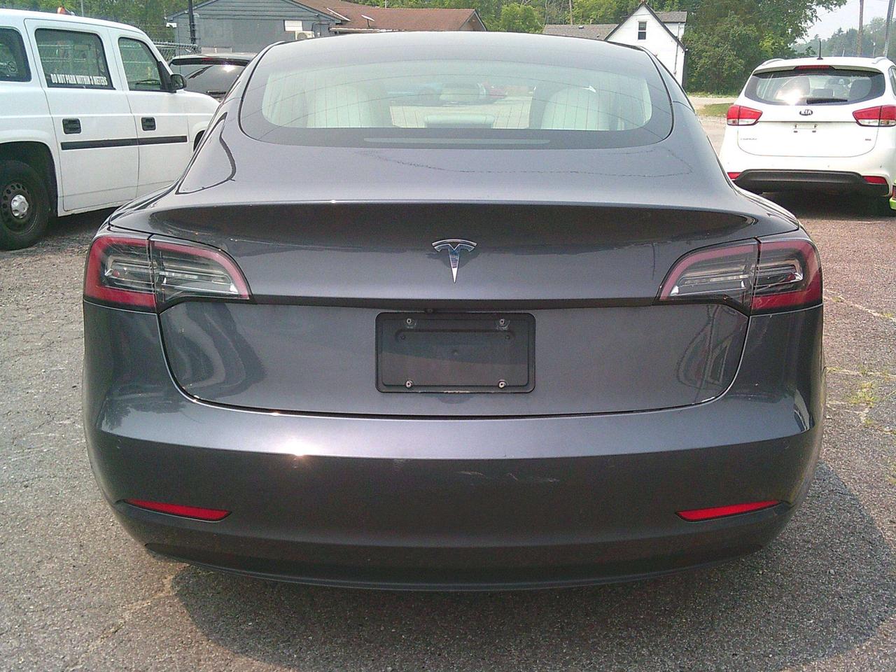 2020 Tesla Model 3 STANDARD RANGE PLUS Photo4