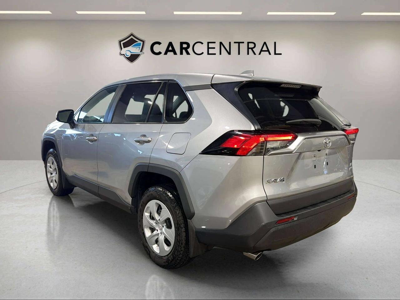 2023 Toyota RAV4 LE | AWD |CLEAN CARFAX | CARPLAY | HEATED SEATS Photo
