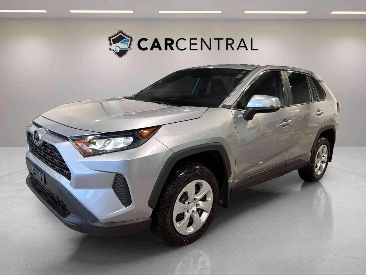 2023 Toyota RAV4 LE | AWD |CLEAN CARFAX | CARPLAY | HEATED SEATS Photo0