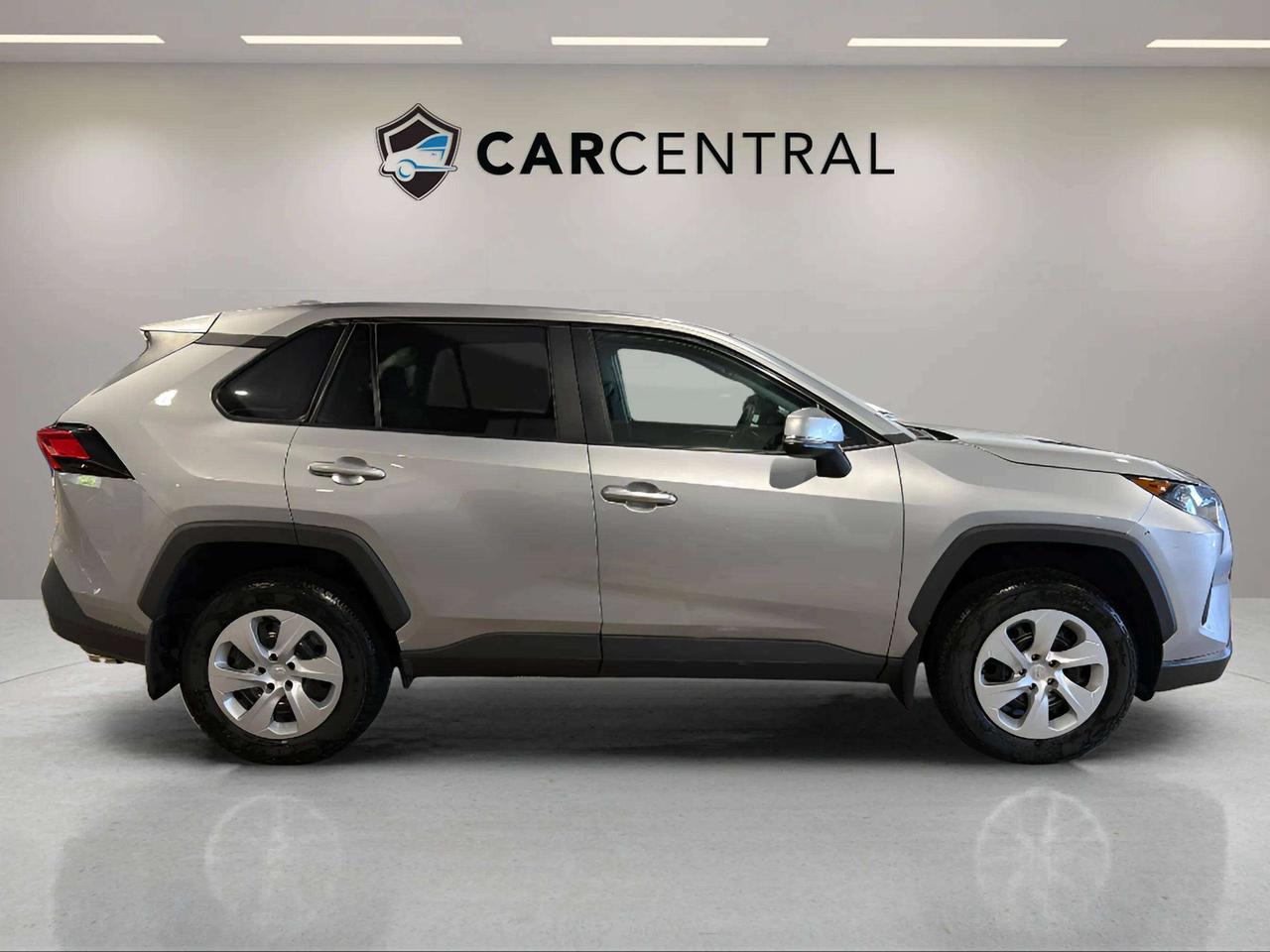 2023 Toyota RAV4 LE | AWD |CLEAN CARFAX | CARPLAY | HEATED SEATS Photo