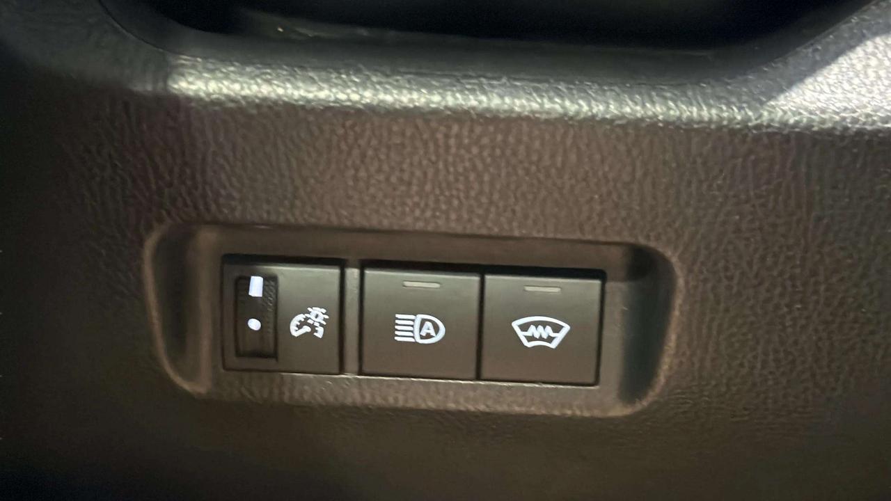 2023 Toyota RAV4 LE | AWD |CLEAN CARFAX | CARPLAY | HEATED SEATS Photo