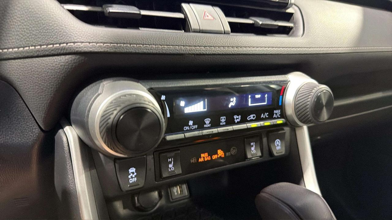 2023 Toyota RAV4 LE | AWD |CLEAN CARFAX | CARPLAY | HEATED SEATS Photo