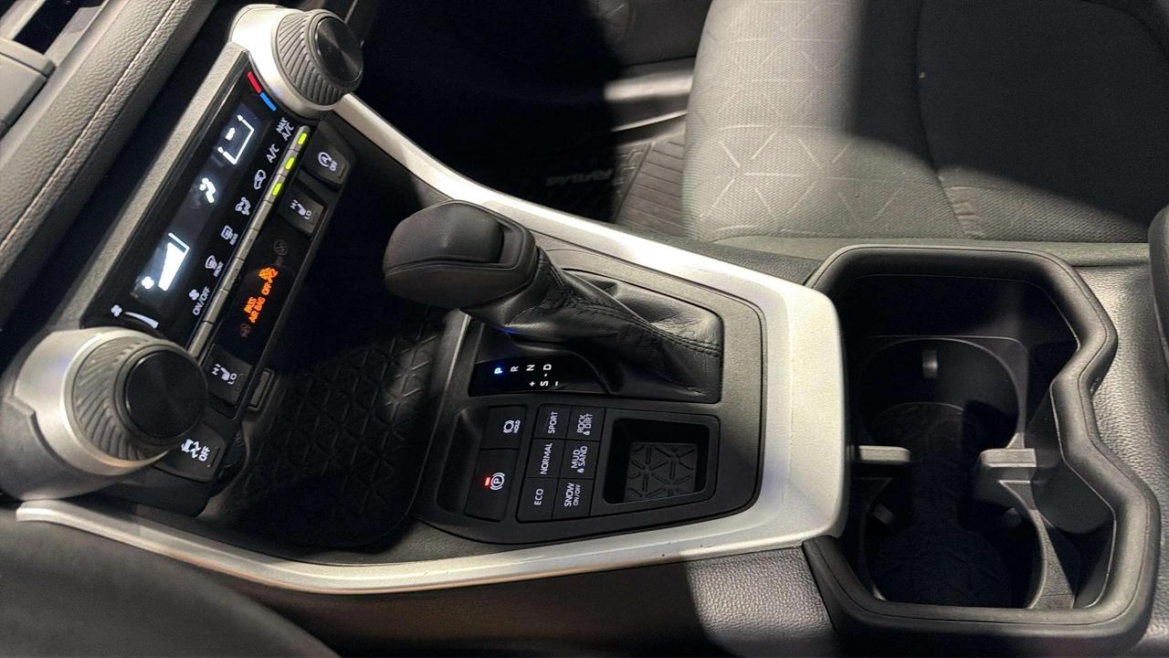 2023 Toyota RAV4 LE | AWD |CLEAN CARFAX | CARPLAY | HEATED SEATS Photo