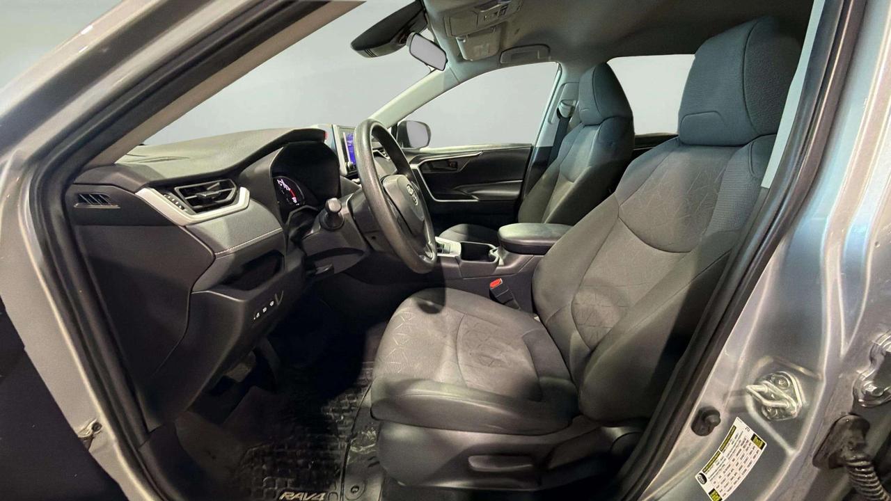 2023 Toyota RAV4 LE | AWD |CLEAN CARFAX | CARPLAY | HEATED SEATS Photo