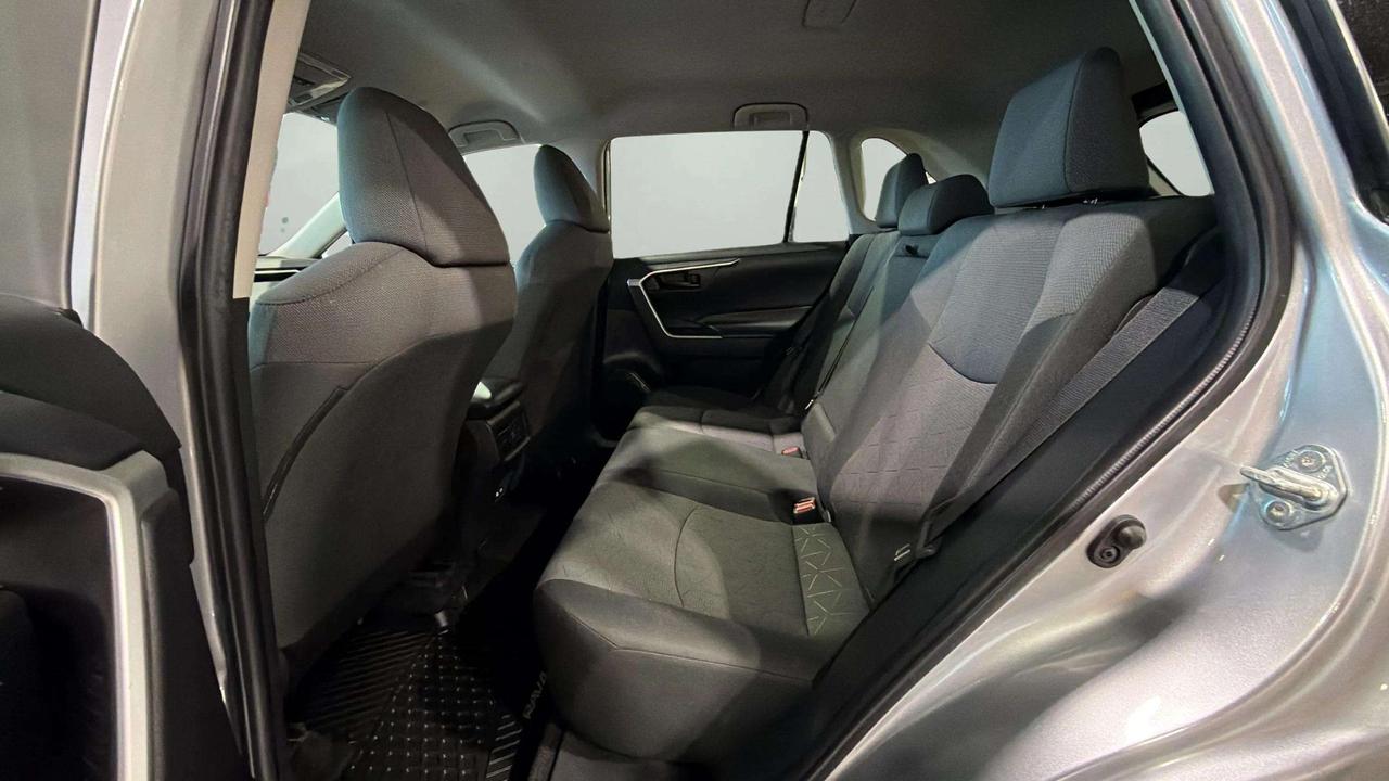 2023 Toyota RAV4 LE | AWD |CLEAN CARFAX | CARPLAY | HEATED SEATS Photo