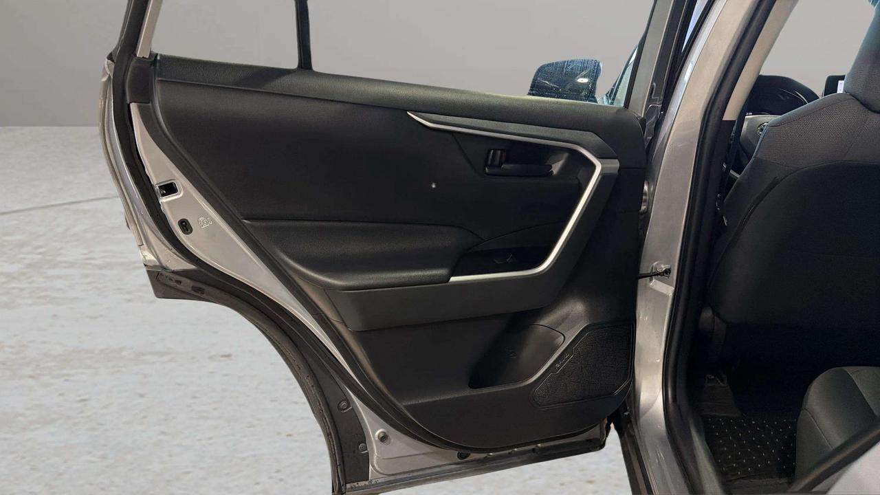 2023 Toyota RAV4 LE | AWD |CLEAN CARFAX | CARPLAY | HEATED SEATS Photo
