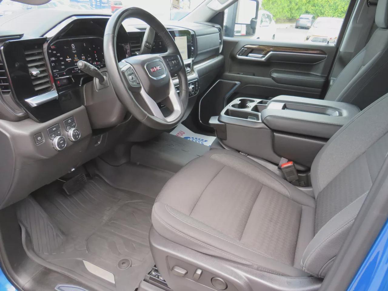 2024 GMC Sierra 1500 Elevation| Crew Cab | Medium Bed | 5.3L V8 | 4WD | Automatic | Alloy Wheels | Heated Seats | Heated Steering Wheel | Power Driver Seat | Climate Control | Touchscreen Display | Digital Driver Display | Android Auto & Apple CarPlay | Navigation | USB-C Por Photo3