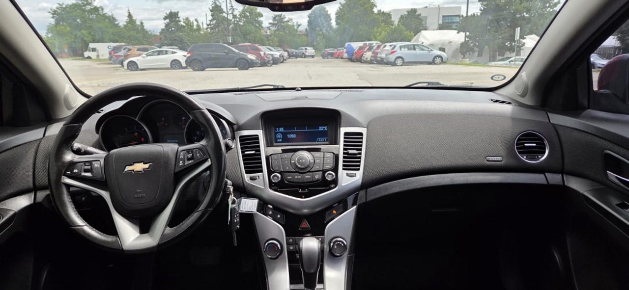 2012 Chevrolet Cruze 2LT 4dr Sedan (1.4L 4cyl Turbo 6M) Photo