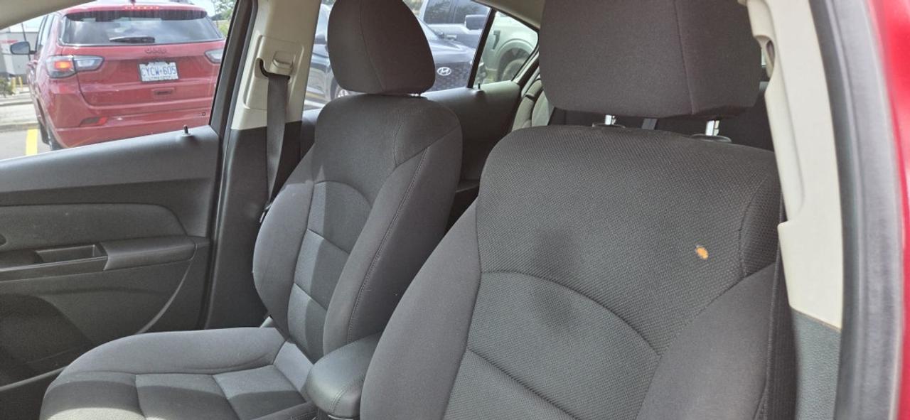 2012 Chevrolet Cruze 2LT 4dr Sedan (1.4L 4cyl Turbo 6M) Photo