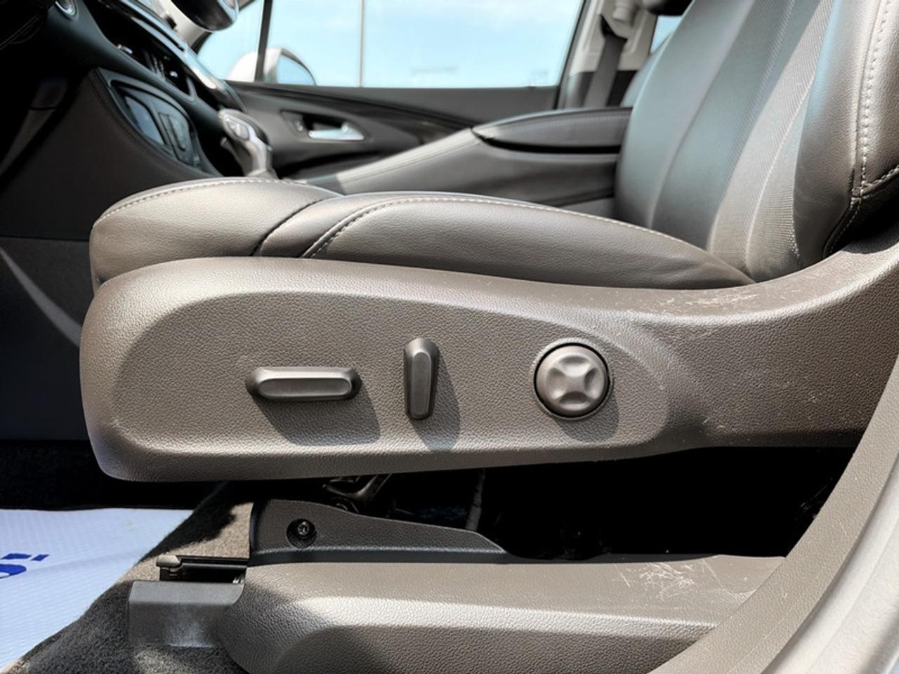 2020 Buick Envision Essence  **LEATHER - PWR GATE** Photo