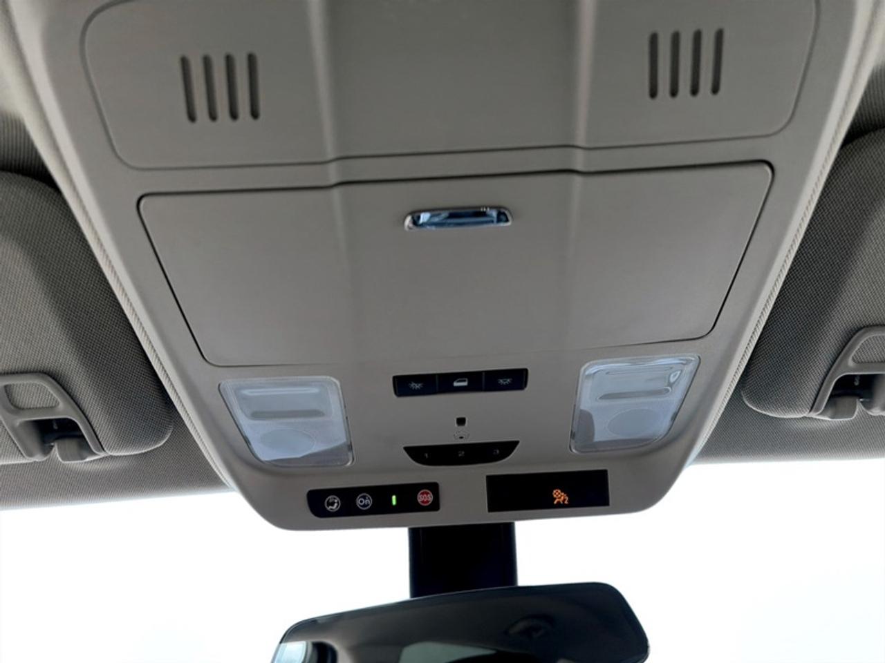 2020 Buick Envision Essence  **LEATHER - PWR GATE** Photo