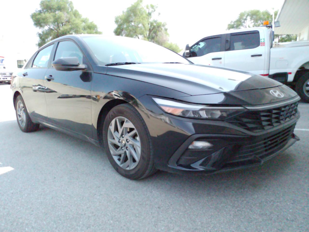 2025 Hyundai Elantra Preferred Photo3