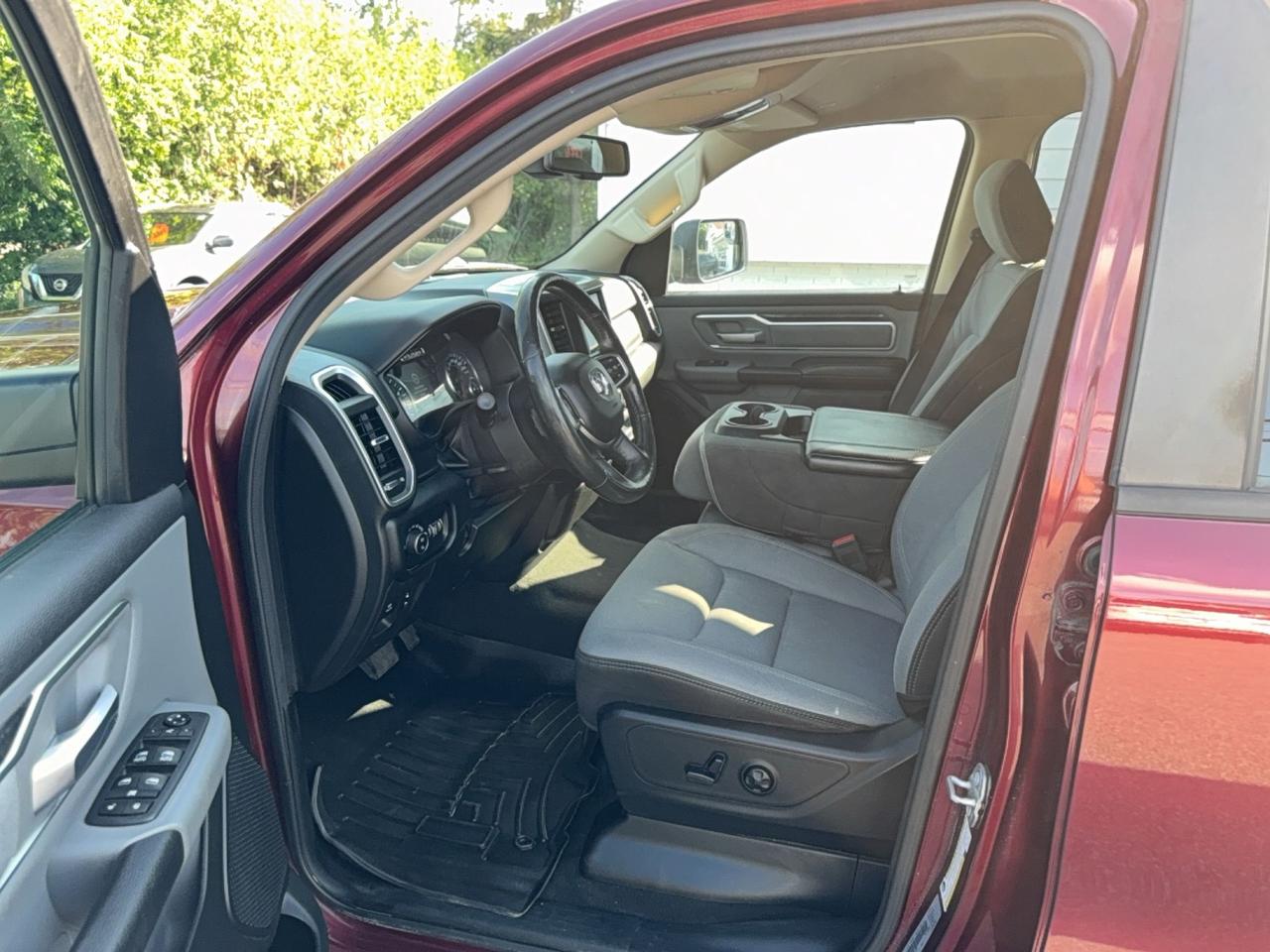 2019 RAM 1500 BIG HORN-5.7L-4X4-HEATED SEATS/WHEEL-20" RIMS Photo