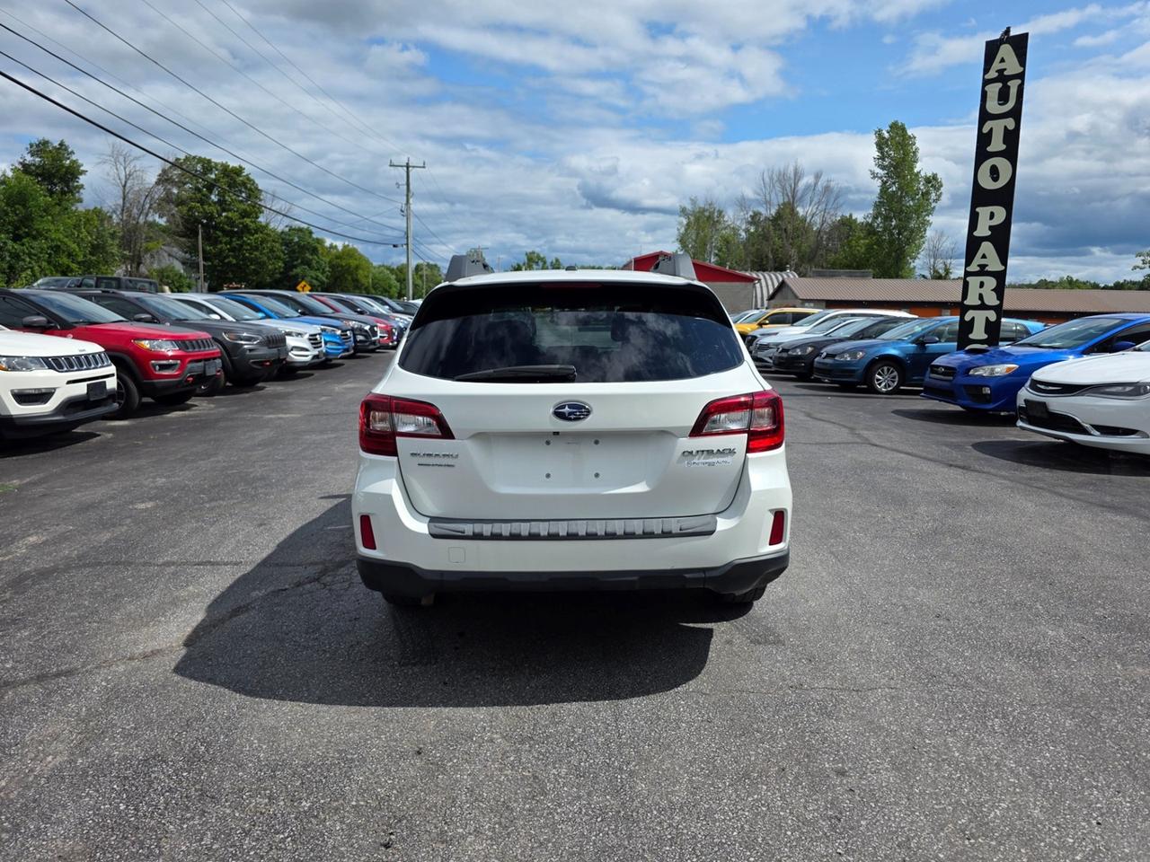 2017 Subaru Outback 2.5i Photo3