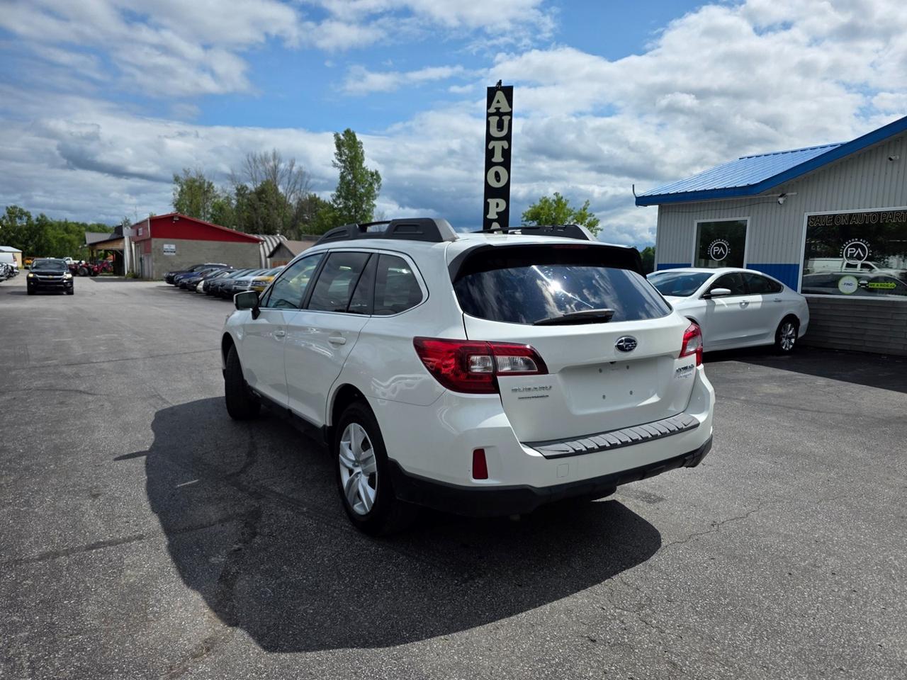 2017 Subaru Outback 2.5i Photo2