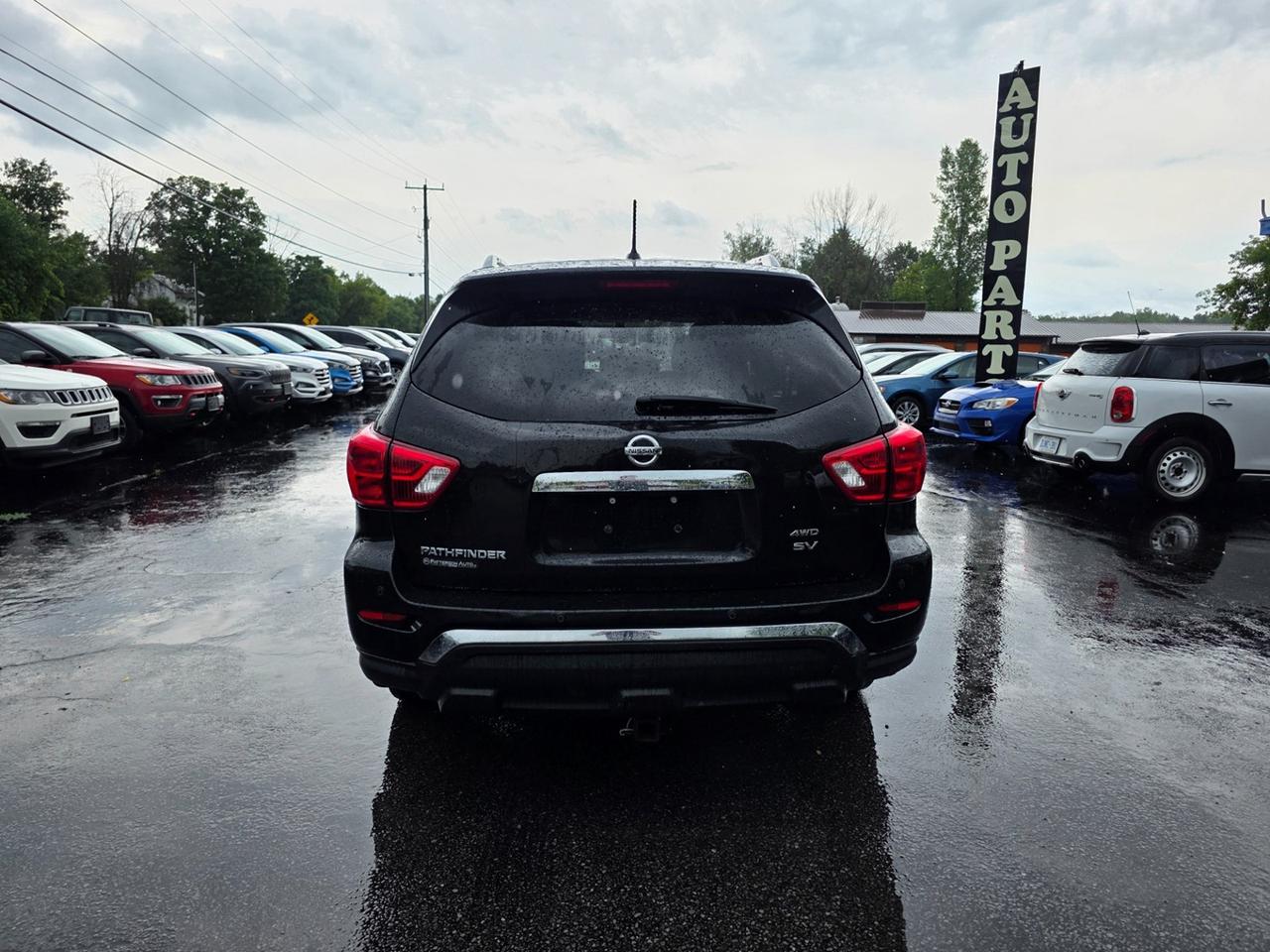 2018 Nissan Pathfinder SV Photo3