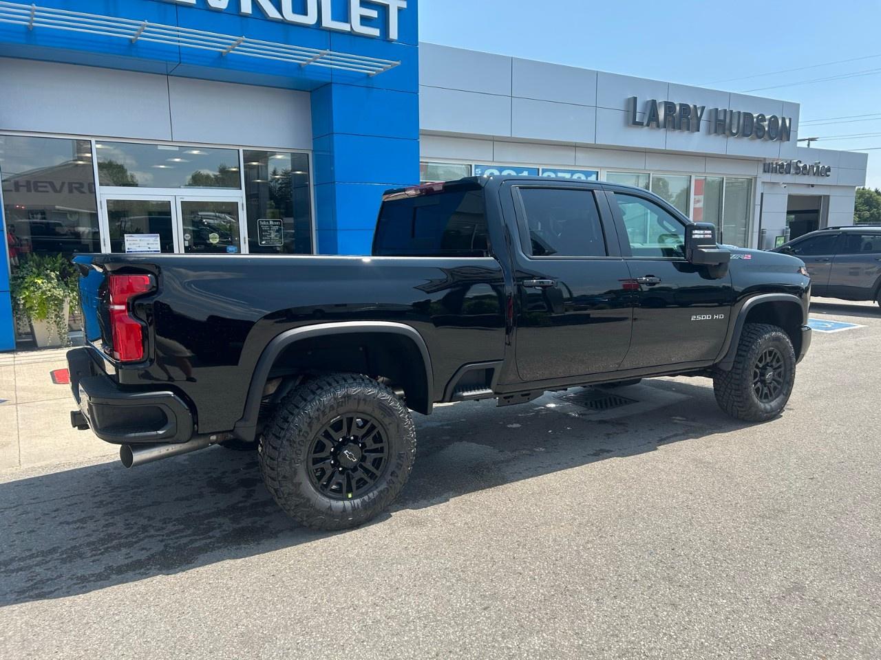 2026 Chevrolet Silverado 2500 HD 4WD Crew Cab Standard Box ZR2 Photo2