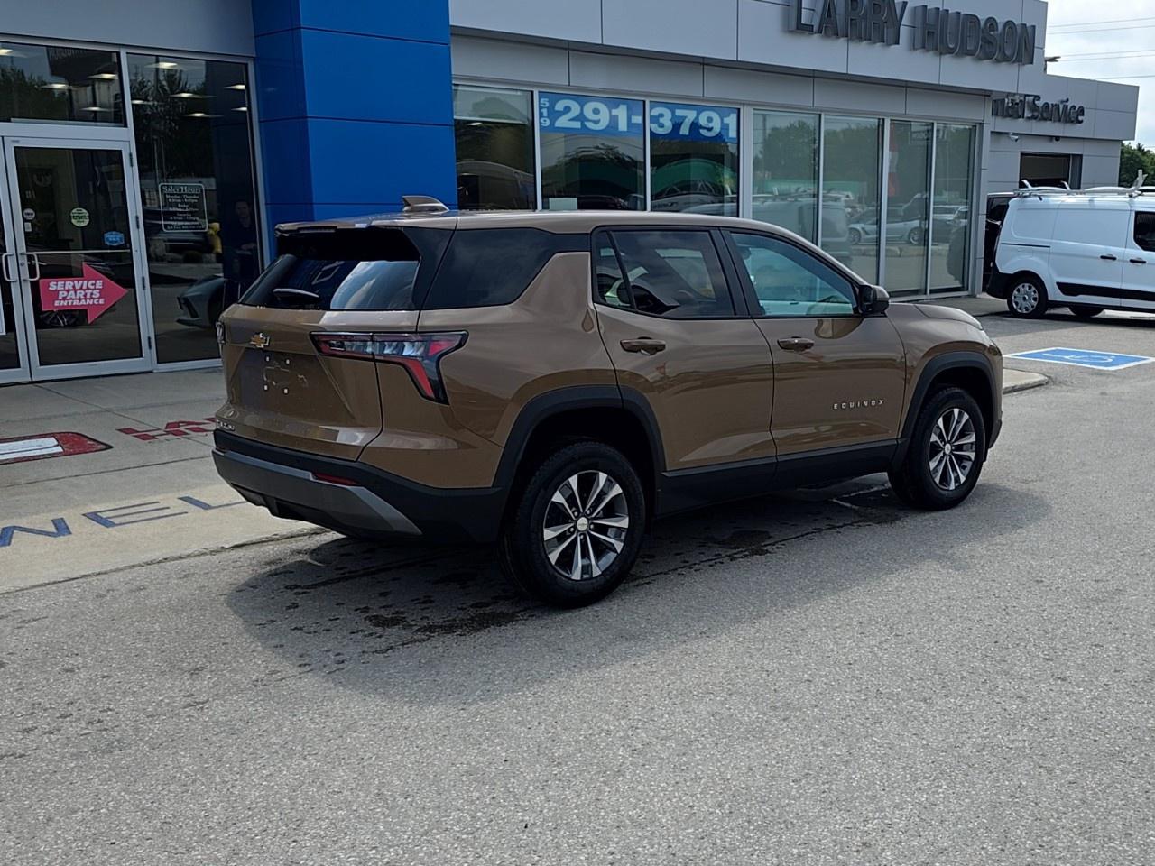 2027 Chevrolet Equinox AWD LT Photo2