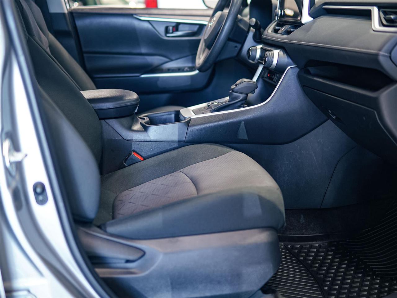2023 Toyota RAV4 Hybrid HYBRID LE AWD | TOYOTA SERVICED | NO ACCIDENTS Photo