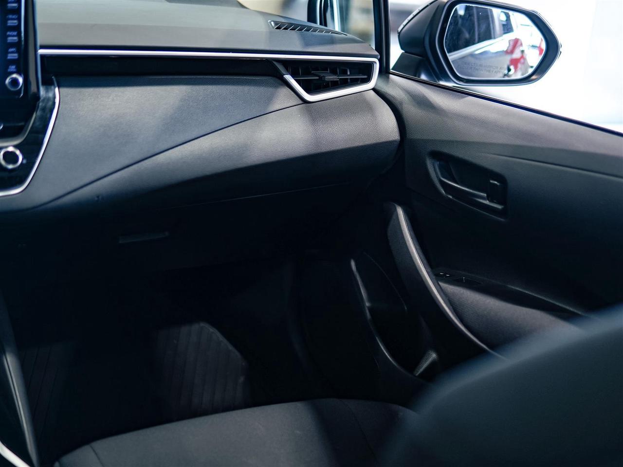 2022 Toyota Corolla LE | UPGRADE | SUNROOF | NO ACCIDENTS Photo