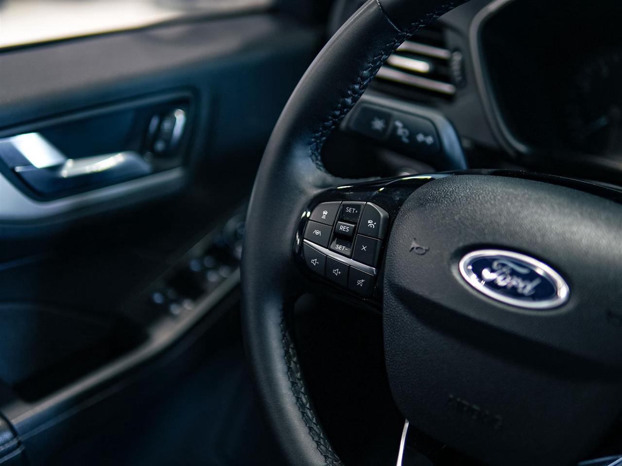 2022 Ford Escape SEL AWD | LEATHER | FORD SERVICED | NO ACCIDENTS Photo