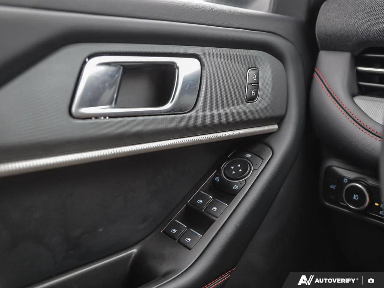 2025 Ford Explorer ST-Line Photo