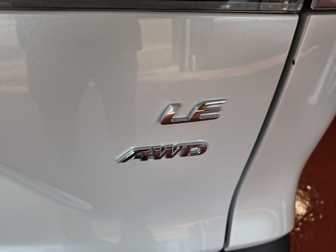 2024 Toyota Corolla Cross LE Photo0