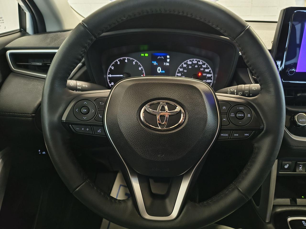 2024 Toyota Corolla Cross LE Photo