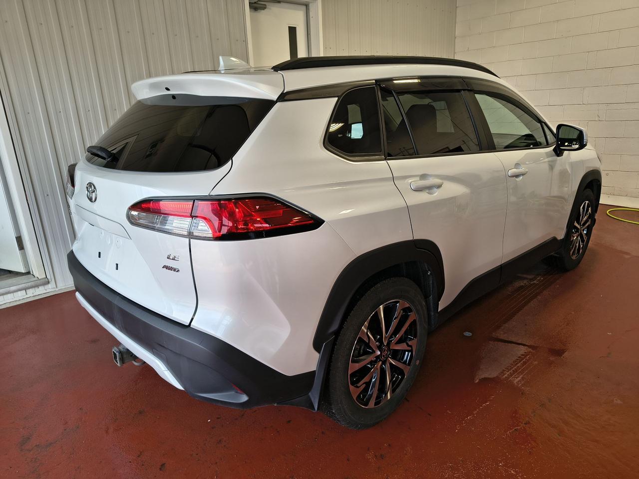2024 Toyota Corolla Cross LE Photo0