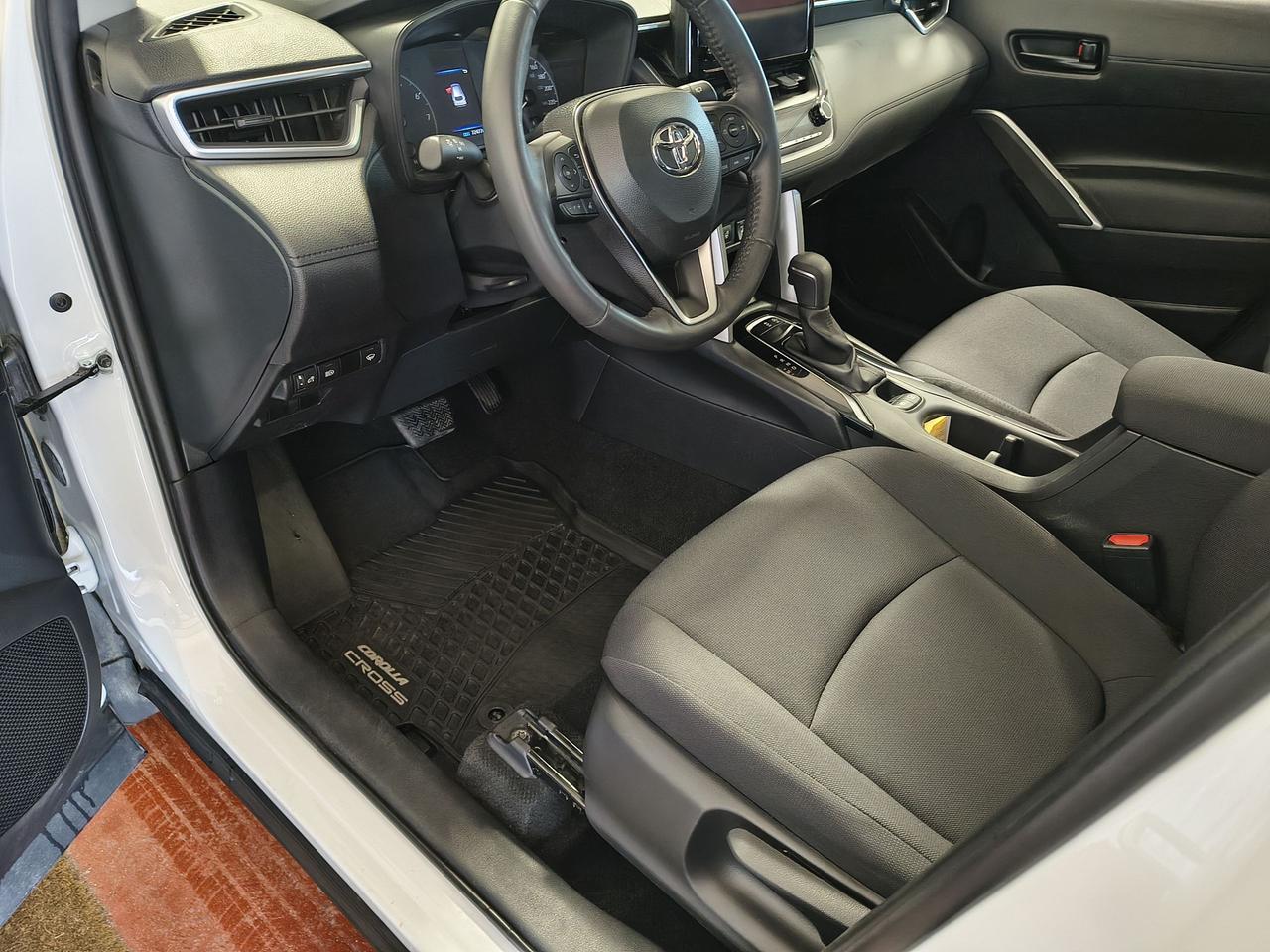 2024 Toyota Corolla Cross LE Photo