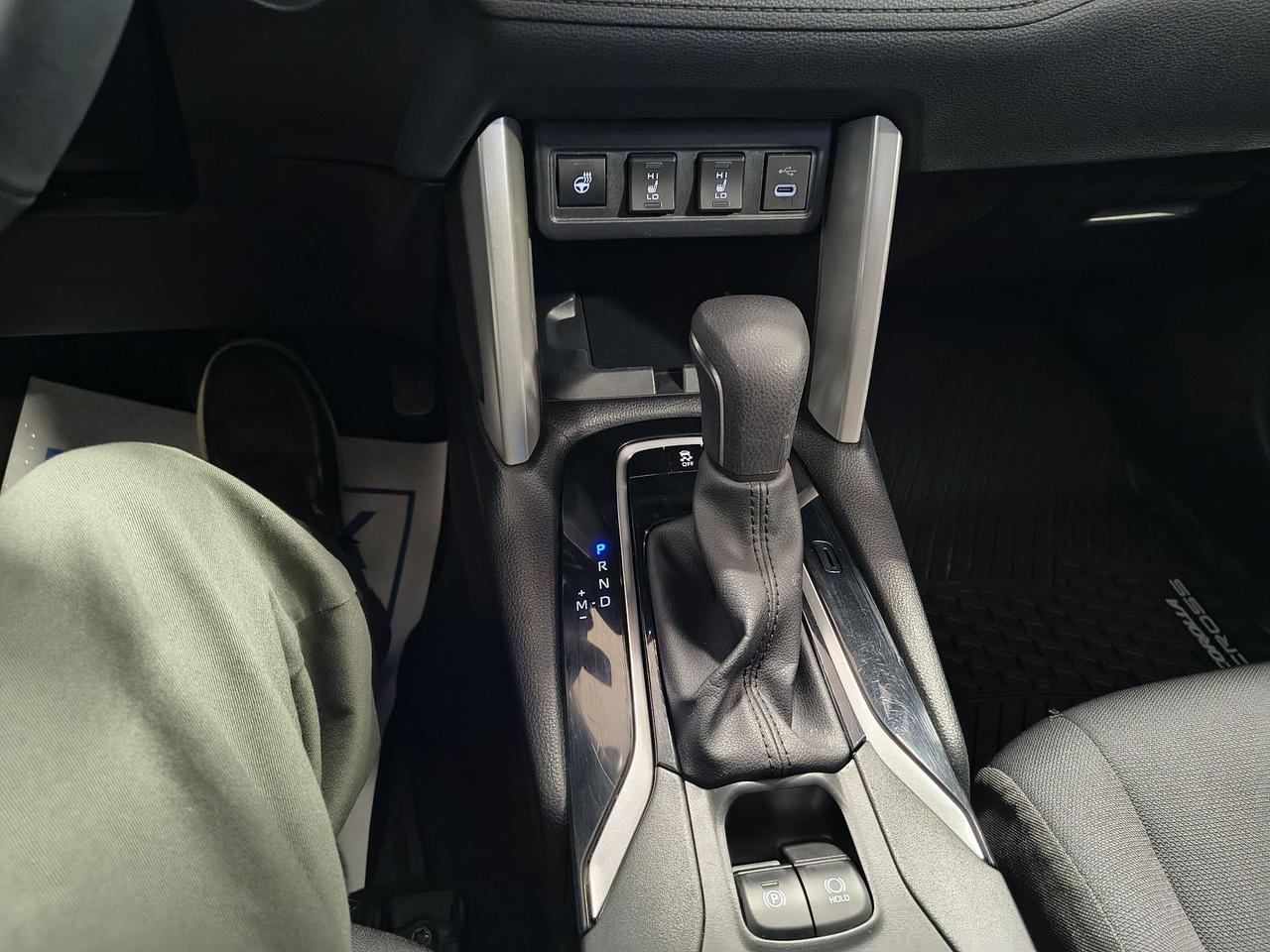 2024 Toyota Corolla Cross LE Photo0